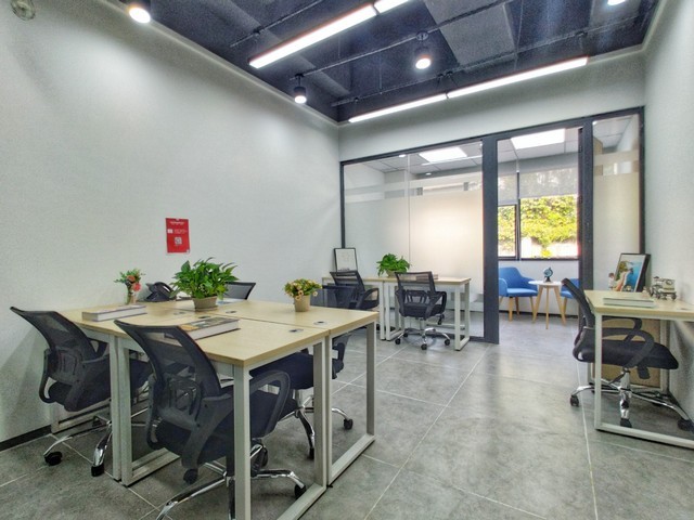 办公空间玻璃隔断